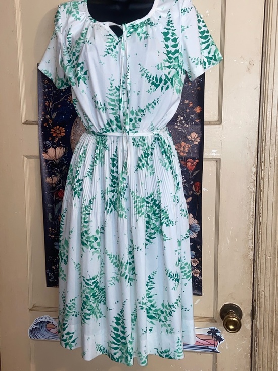 Flair Dresses & Skirts - 70s FLAIR FERN DRESS Green & White Vintage GORGEOUS